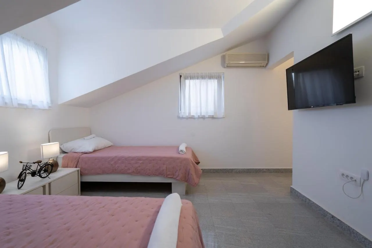 Lusi House Villa Sveti Filip i Jakov 0*,